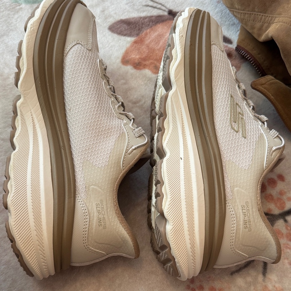 Skechers Light Beige Sneakers - Picture 2 of 4